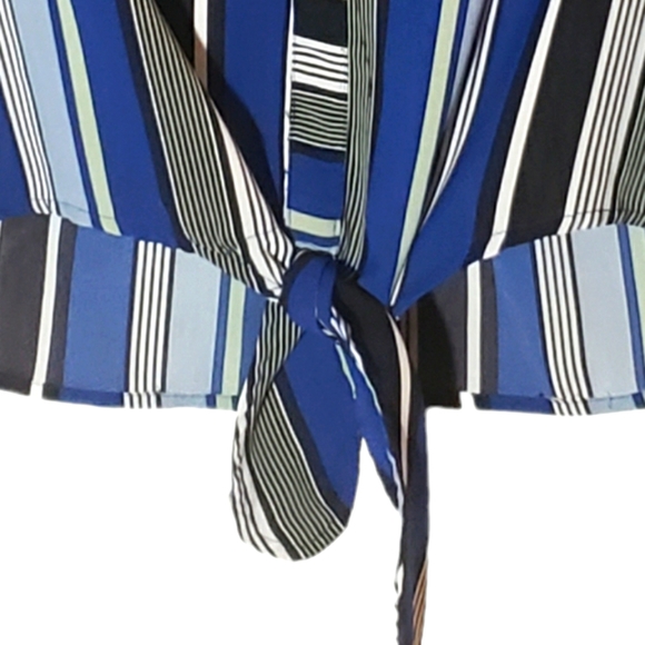 Lee women's blue striped tie front pullover polyester blouse. 1065 - Picture 4 of 5